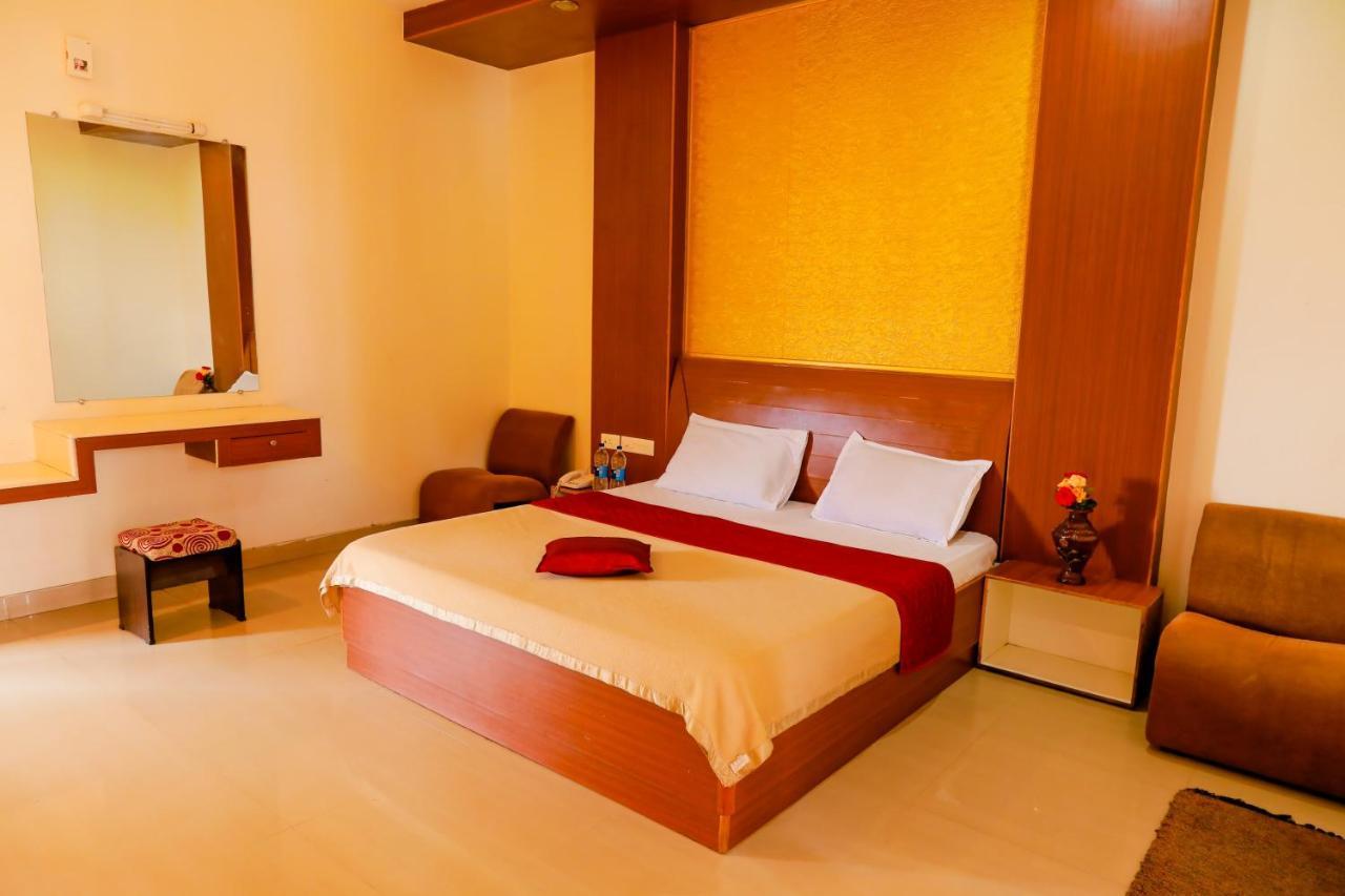 Hotel Jk Grand Yercaud Bagian luar foto